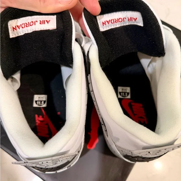 2015 Jordan’s 4’s BNIB 11.5 White/Black Cement - Picture 11 of 12